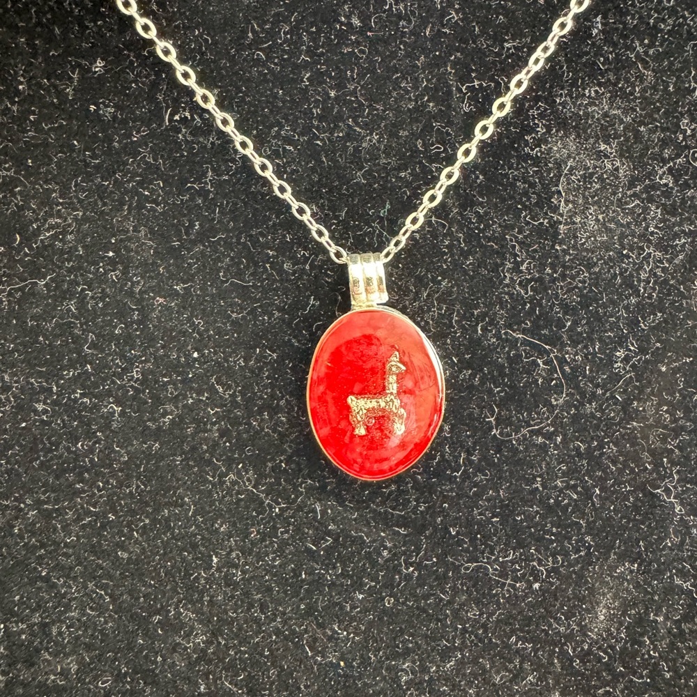 Elegant Peruvian Lam Red Resin Pendant Necklace